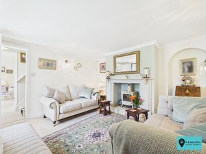Sitting Room- click for photo gallery